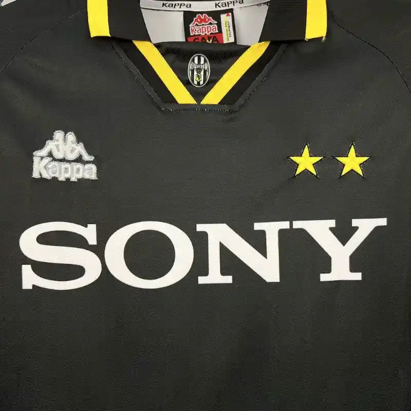 JUVENTUS Retro Away Jersey 1996-97 image 4