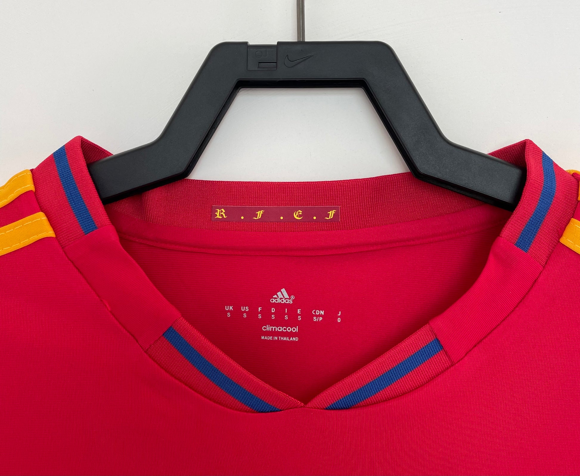 SPAIN Retro Home Jersey 2010 image 8