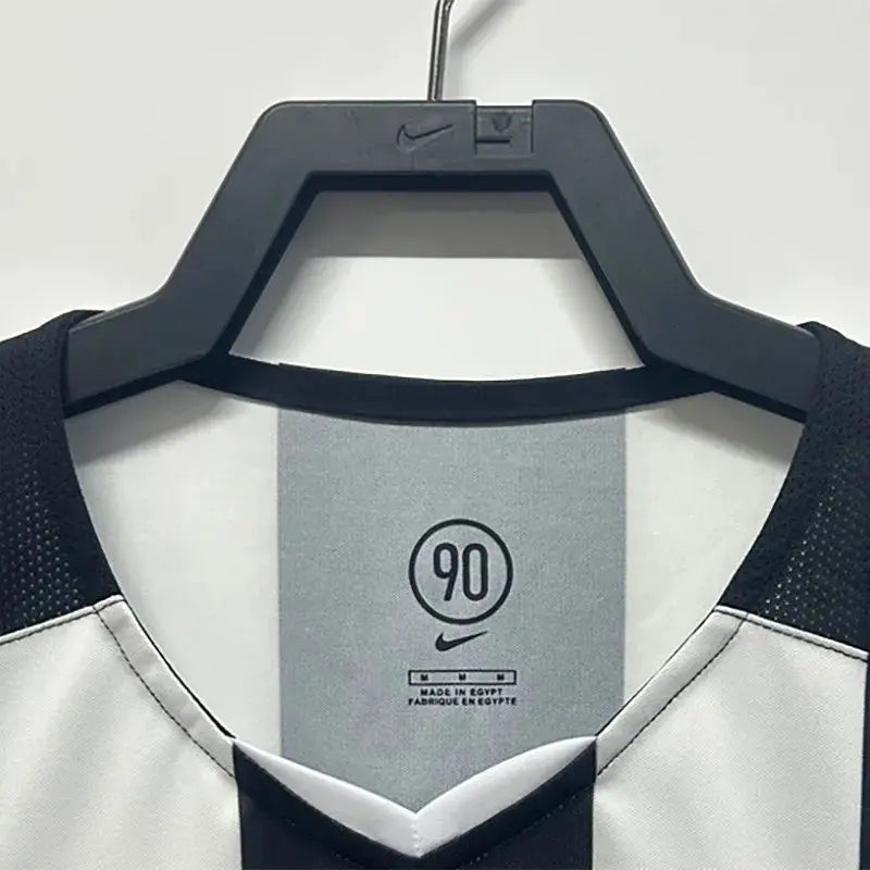 JUVENTUS Retro Home Jersey 2004/05 image 2