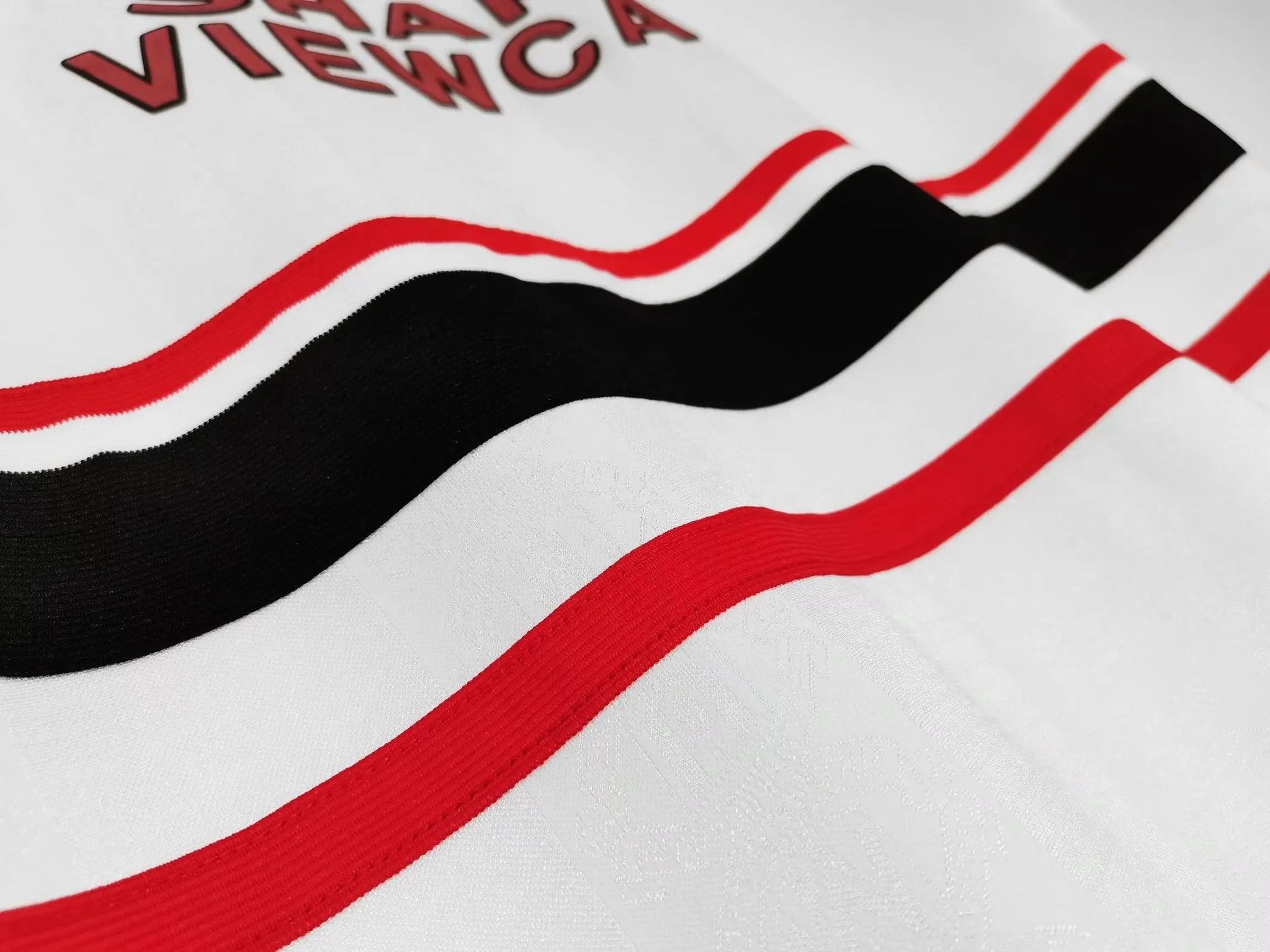 MANCHESTER UNITED RETRO JERSEY 1998-99 image 4