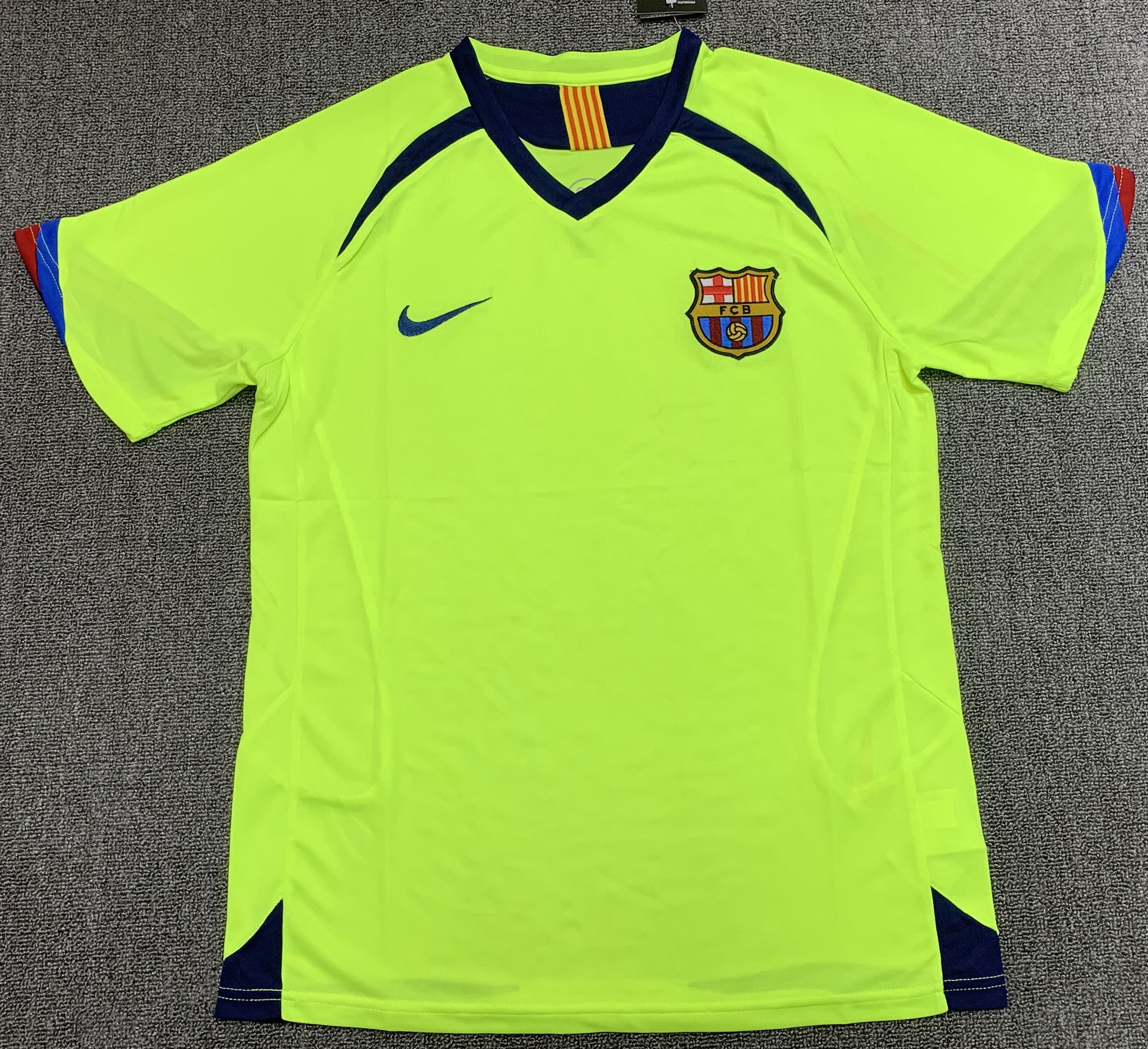 BARCELONA Retro Away Jersey  2005-06 image 0