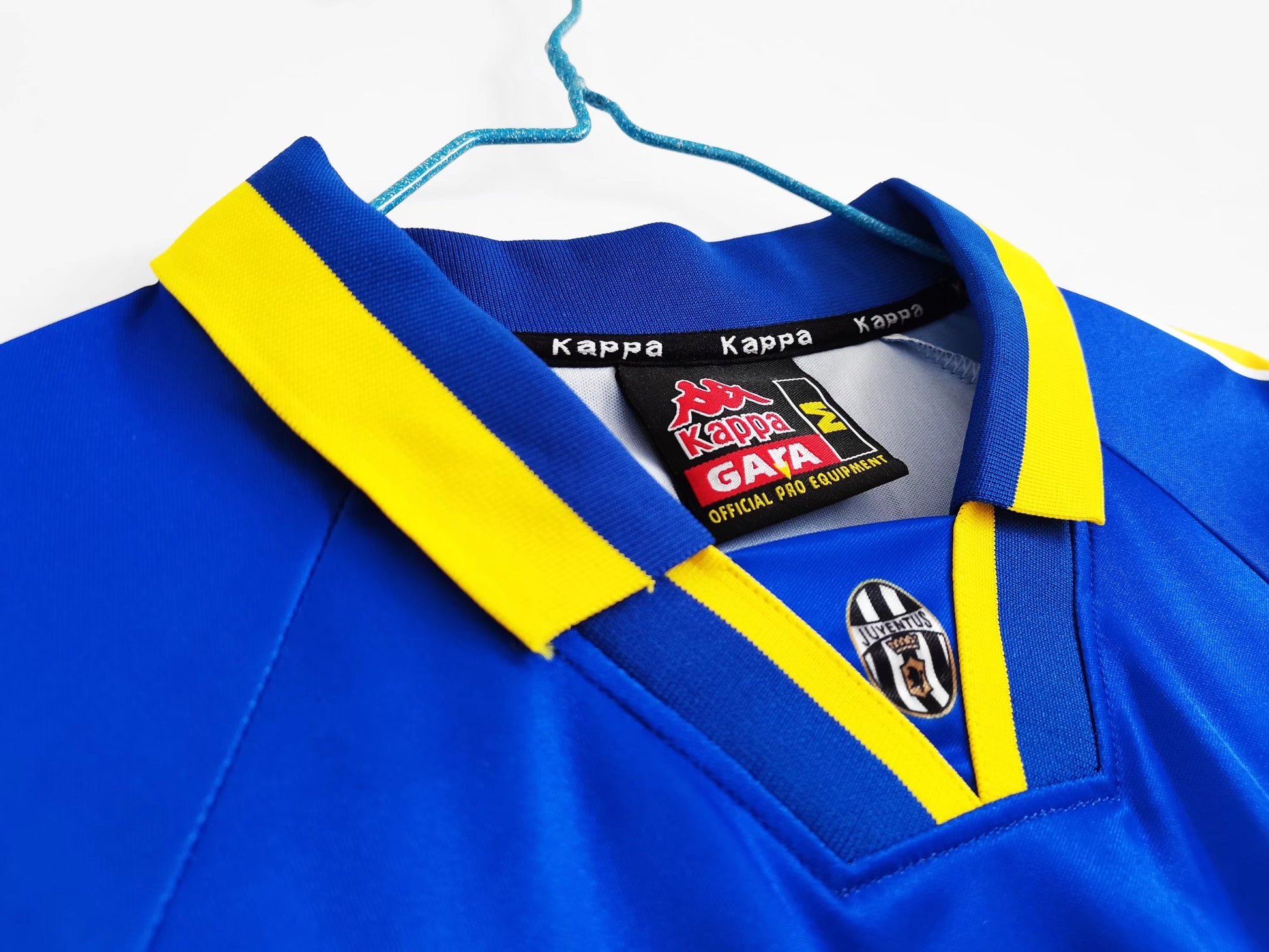 JUVENTUS Retro Away Jersey 1996-97 image 3