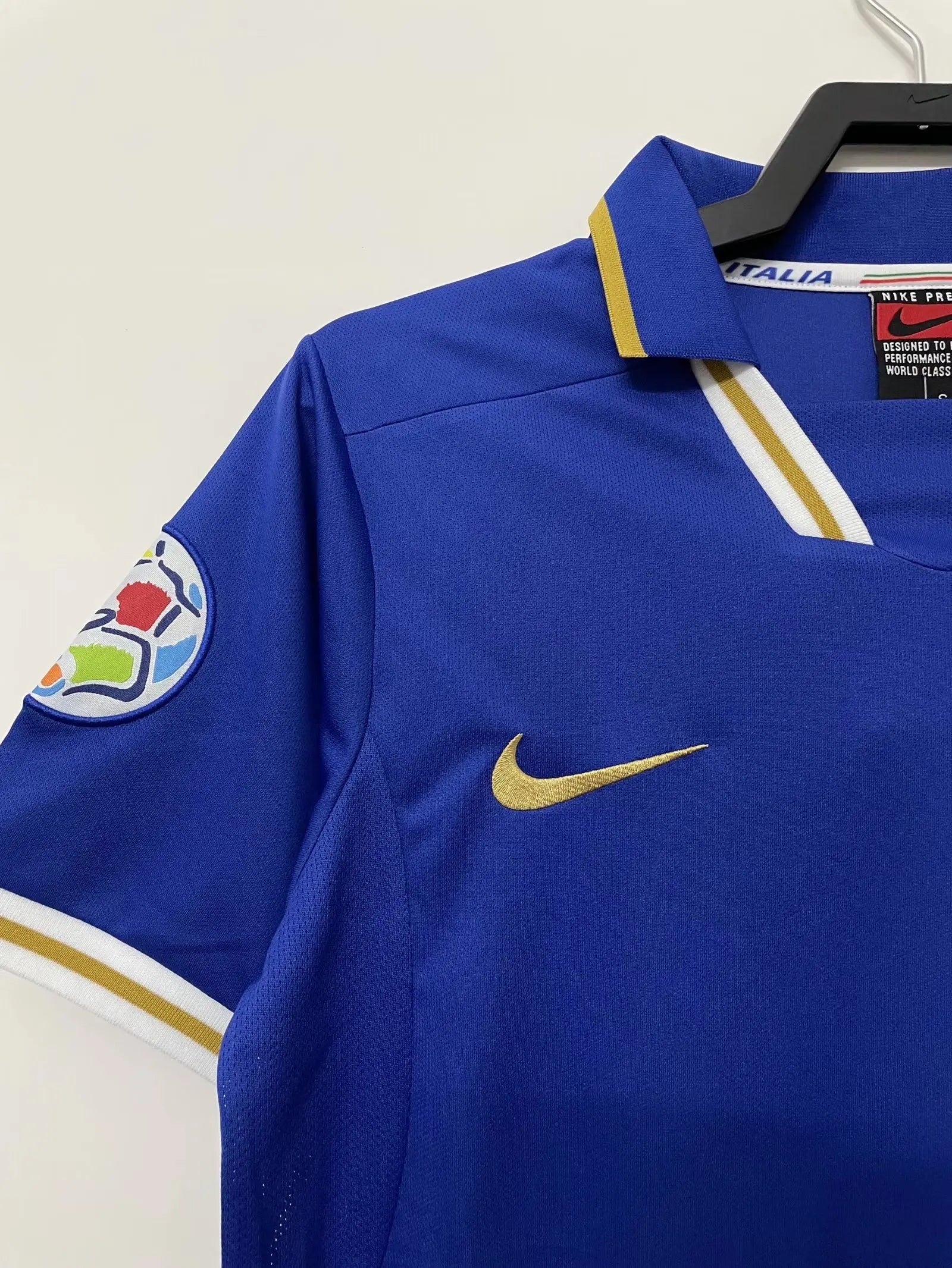ITALY Retro Home Jersey EURO 96 image 6