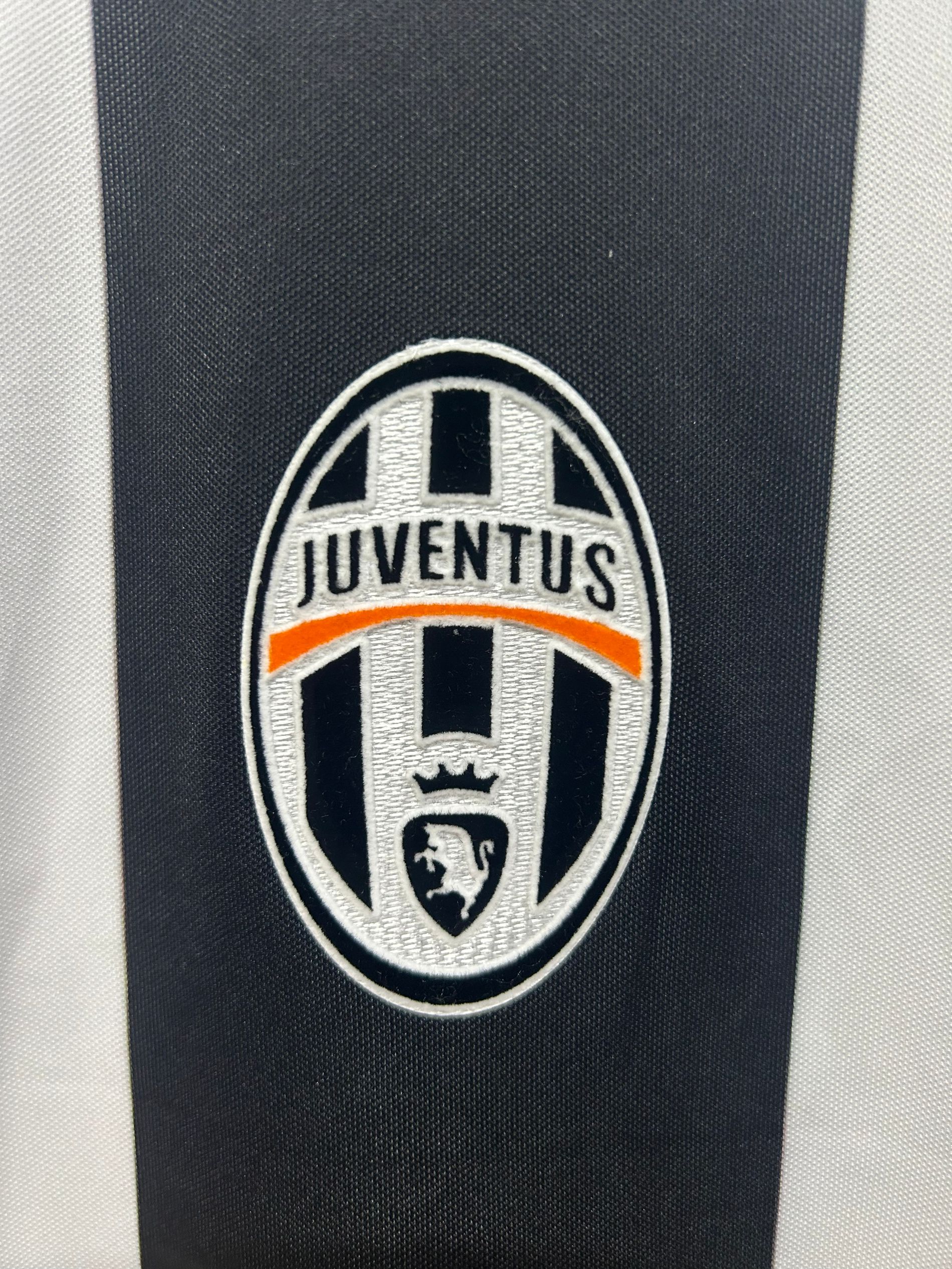 JUVENTUS Retro Home Jersey 2004/05 image 3