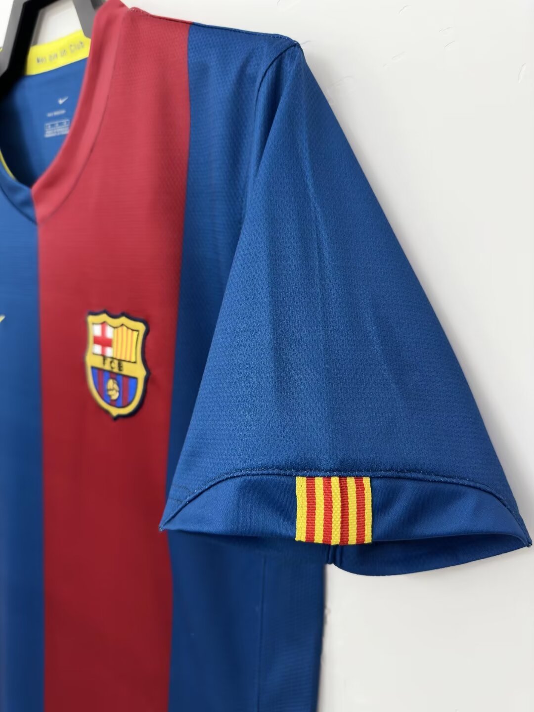 BARCELONA Retro Home Jersey  2006-07 image 5
