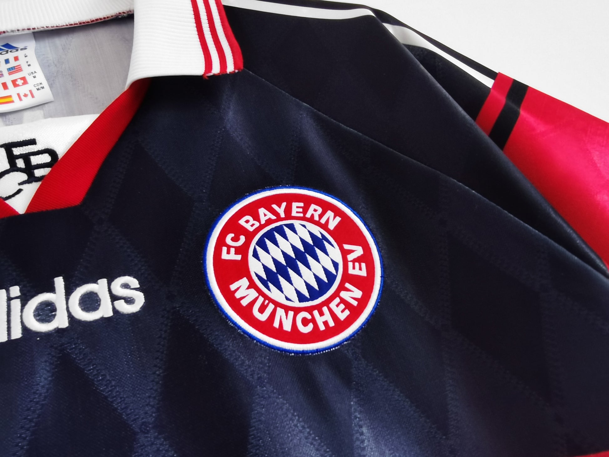 BAYERN MUNICH Retro Home Jersey 1997-99 image 3