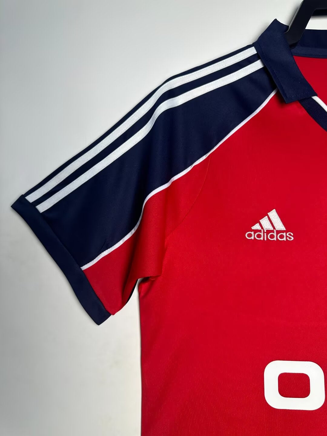 BAYERN MUNICH Retro Home Jersey 2000-01 image 2