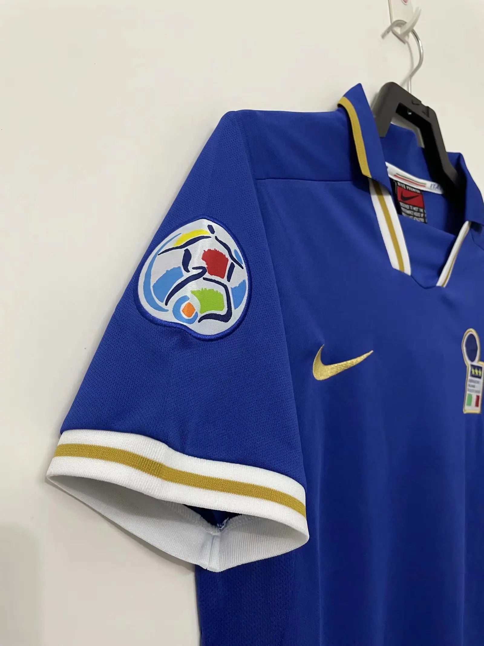ITALY Retro Home Jersey EURO 96 image 4