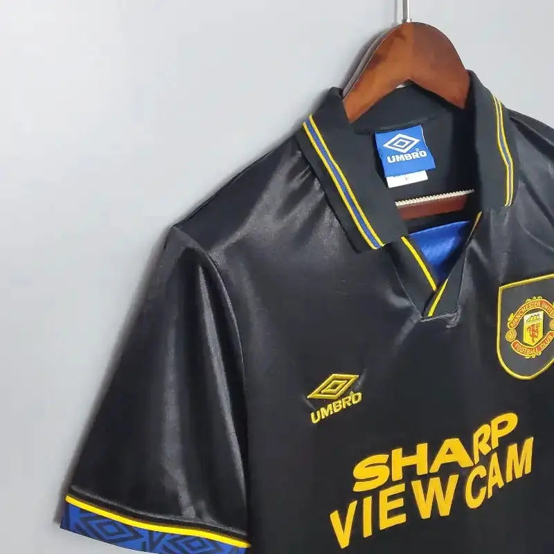 MANCHESTER UNITED RETRO JERSEY 1993-95 image 3