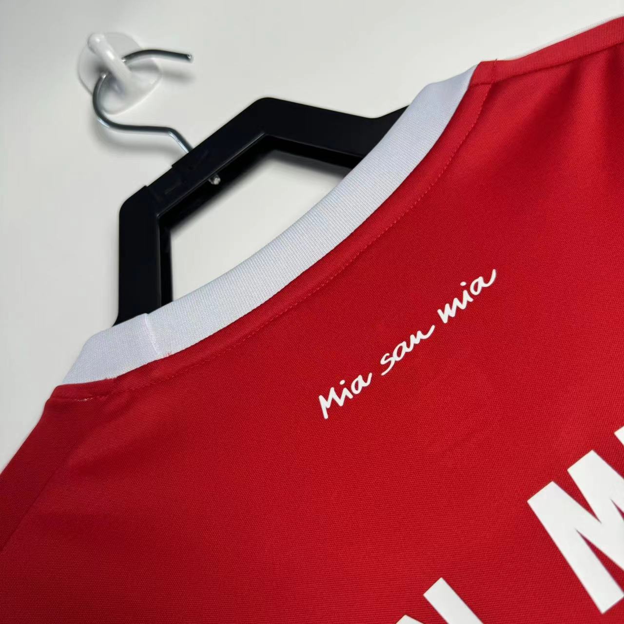 BAYERN MUNICH Retro Home Jersey 2016-17 image 7