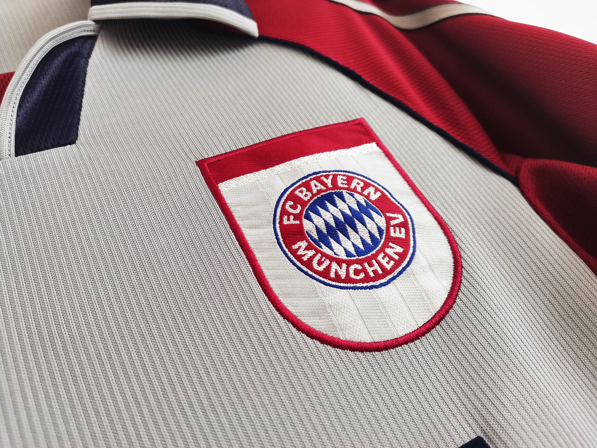 BAYERN MUNICH Retro Away Jersey 1998-99 image 4