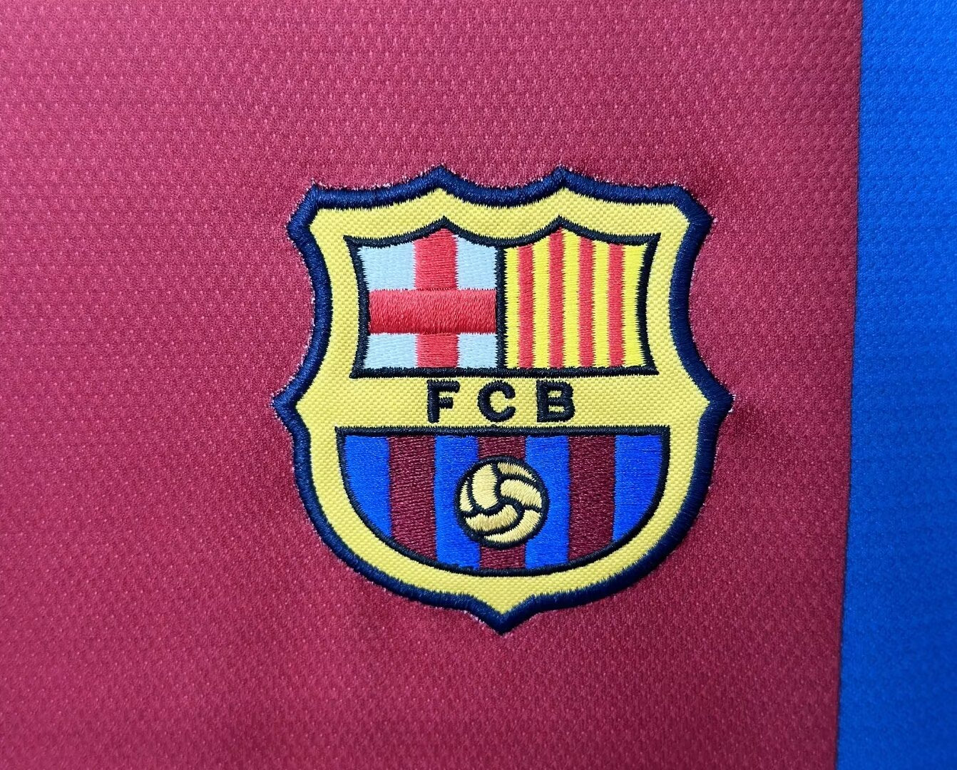 BARCELONA Retro Home Jersey  2006-07 image 3