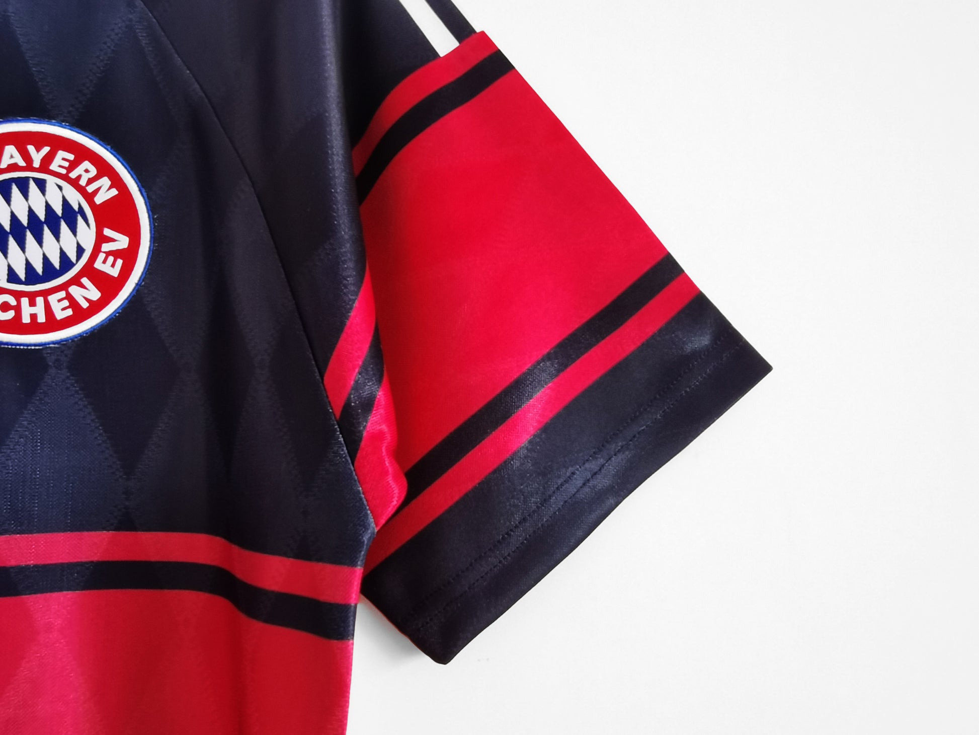 BAYERN MUNICH Retro Home Jersey 1997-99 image 2
