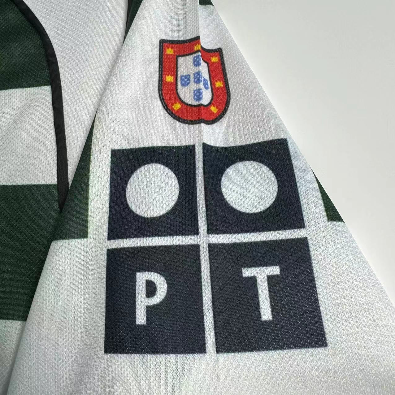 SPORTING LISBON Retrkms home Jersey  2001-03 image 12