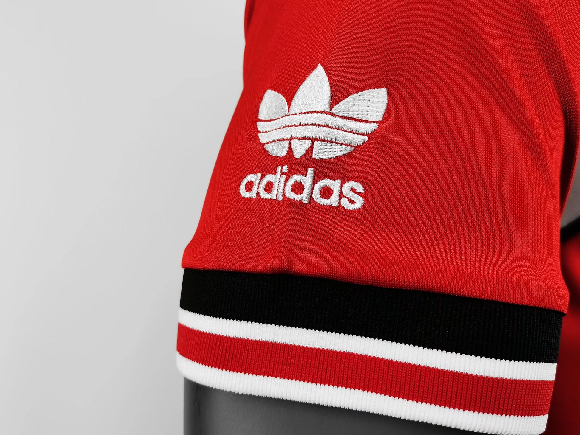 MANCHESTER UNITED RETRO JERSEY 1985 image 8