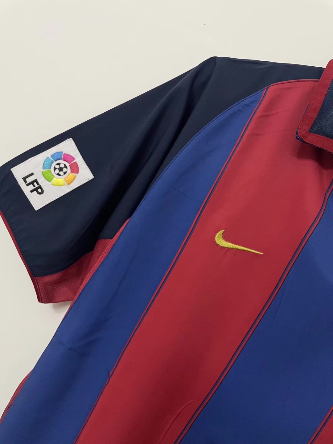 BARCELONA Retro Home Jersey  2003-04 image 4