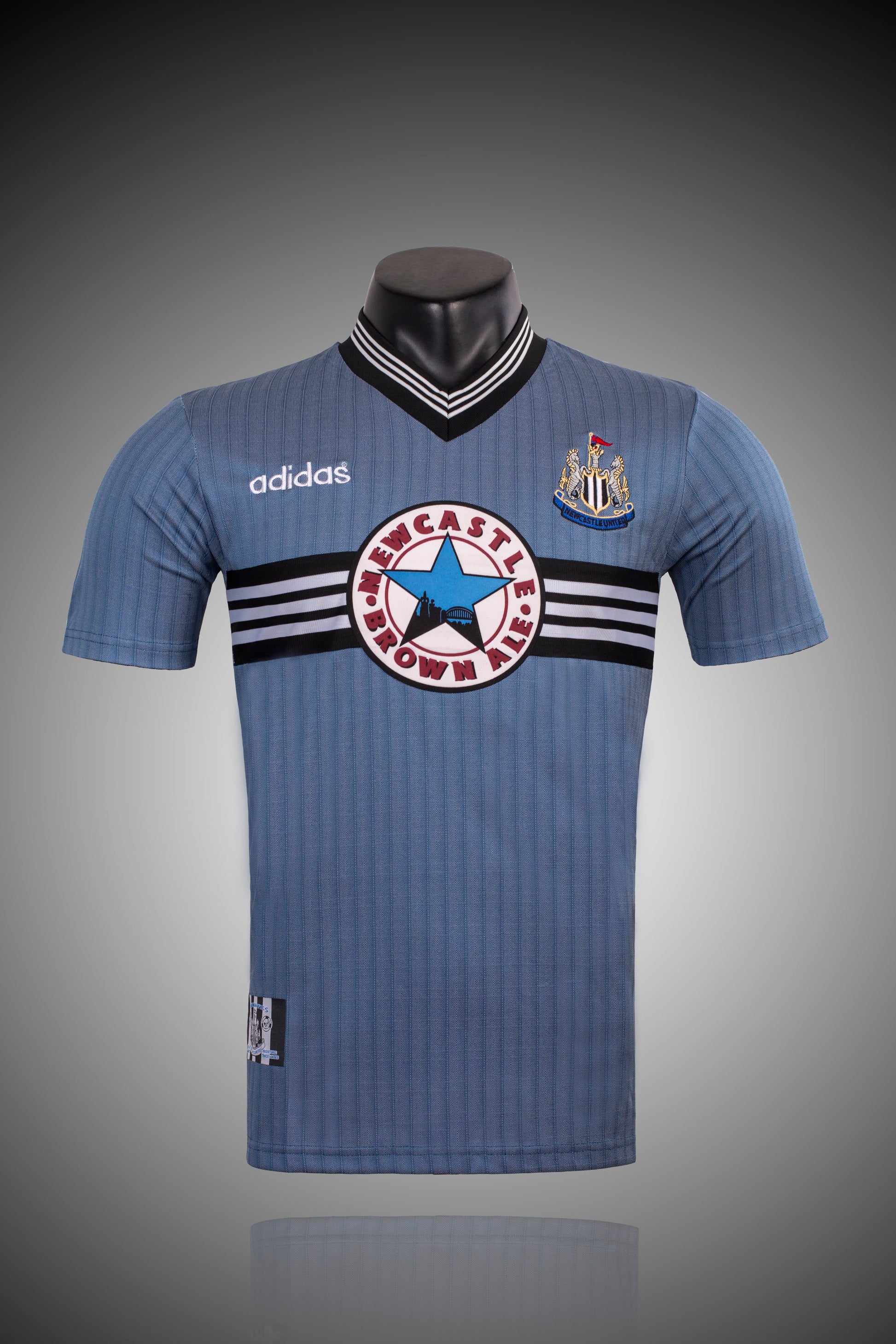 NEWCASTLE UNITED Retro Away Jersey 1995-96 image 0